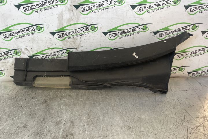 Grila stergatoare 6N1819414C / 6N1 819 414-C Volkswagen VW Polo a 3-a