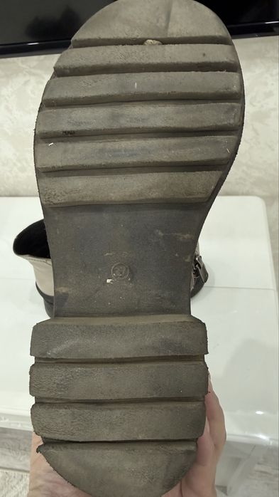 Подростковые кожаные ботинки 37 размер