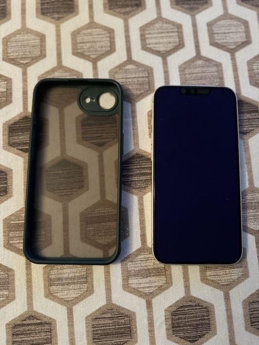 Продавам Iphone 16E