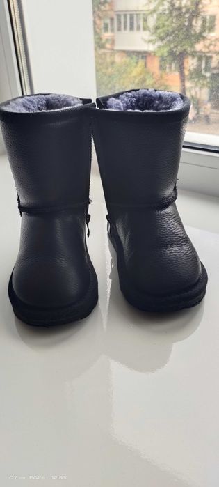 Продам детскую обувь