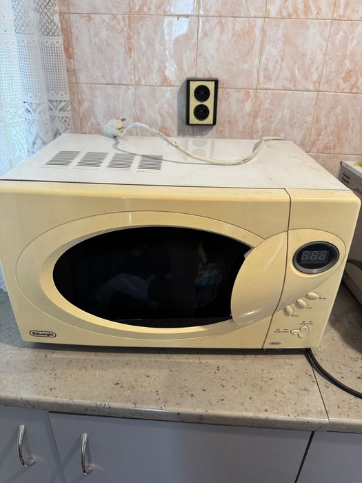 Микровълнова печка Delonghi