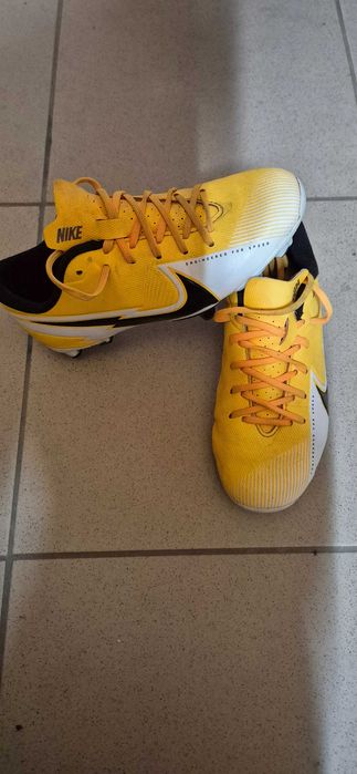Ghete fotbal Nike copii marimea 32 cu crampoane mari