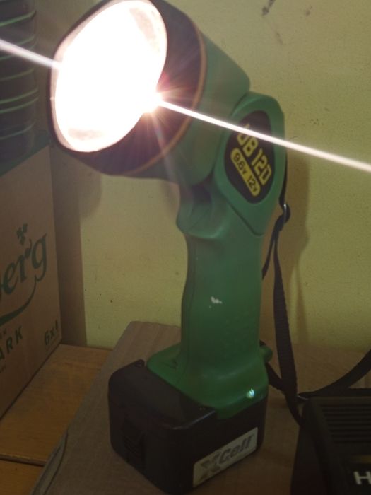 Винтоверт+прожектор+батерии  комплект HITACHI