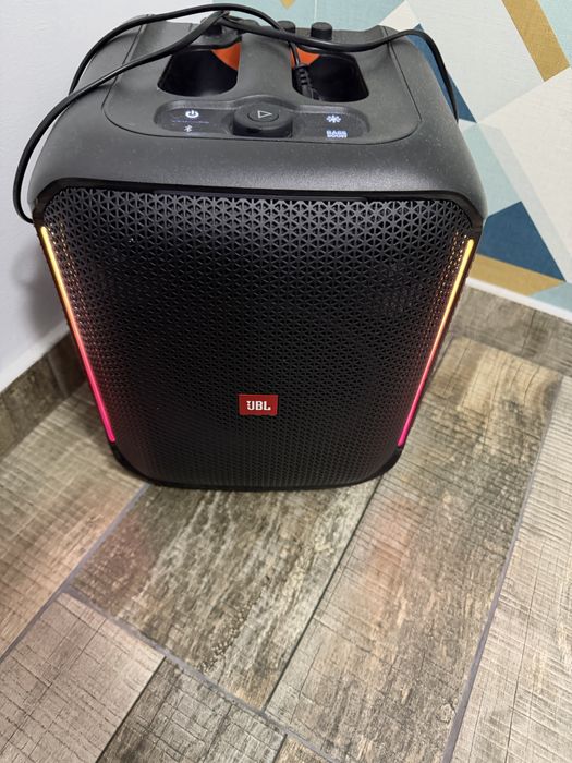 Boxă JBL PartyBox 100 + microfon wireless original – stare excelentă