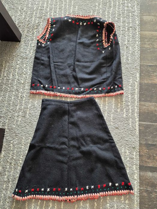 Костюмчето от баба:соц носталгия, ръчна изработка,вълна