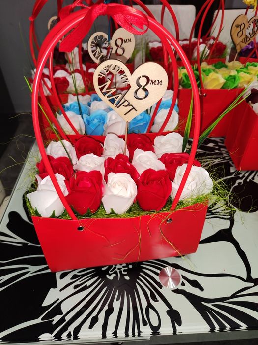 Подарете красота, която не увяхва –
с нежни цветя, които радват и вдъх