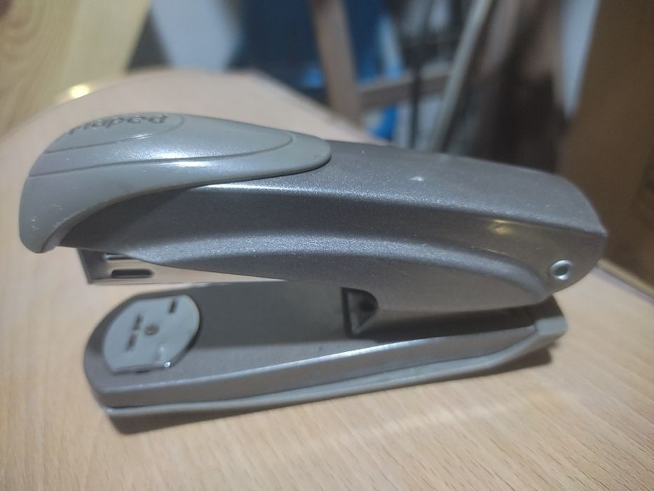 Степлер канцелярский