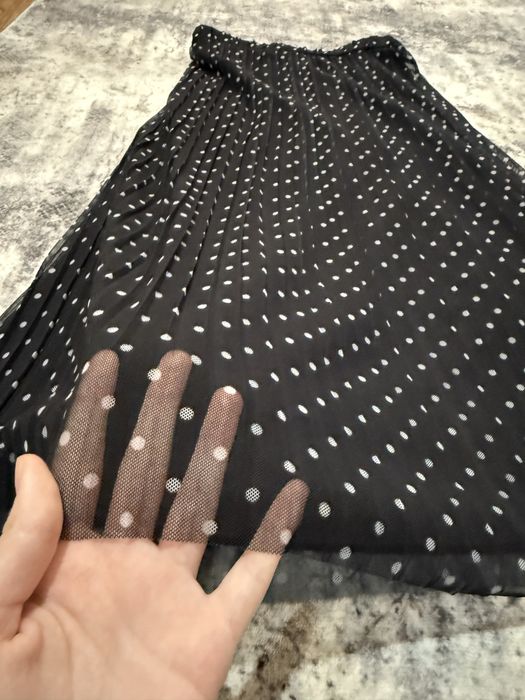Fusta neagra cu buline albe