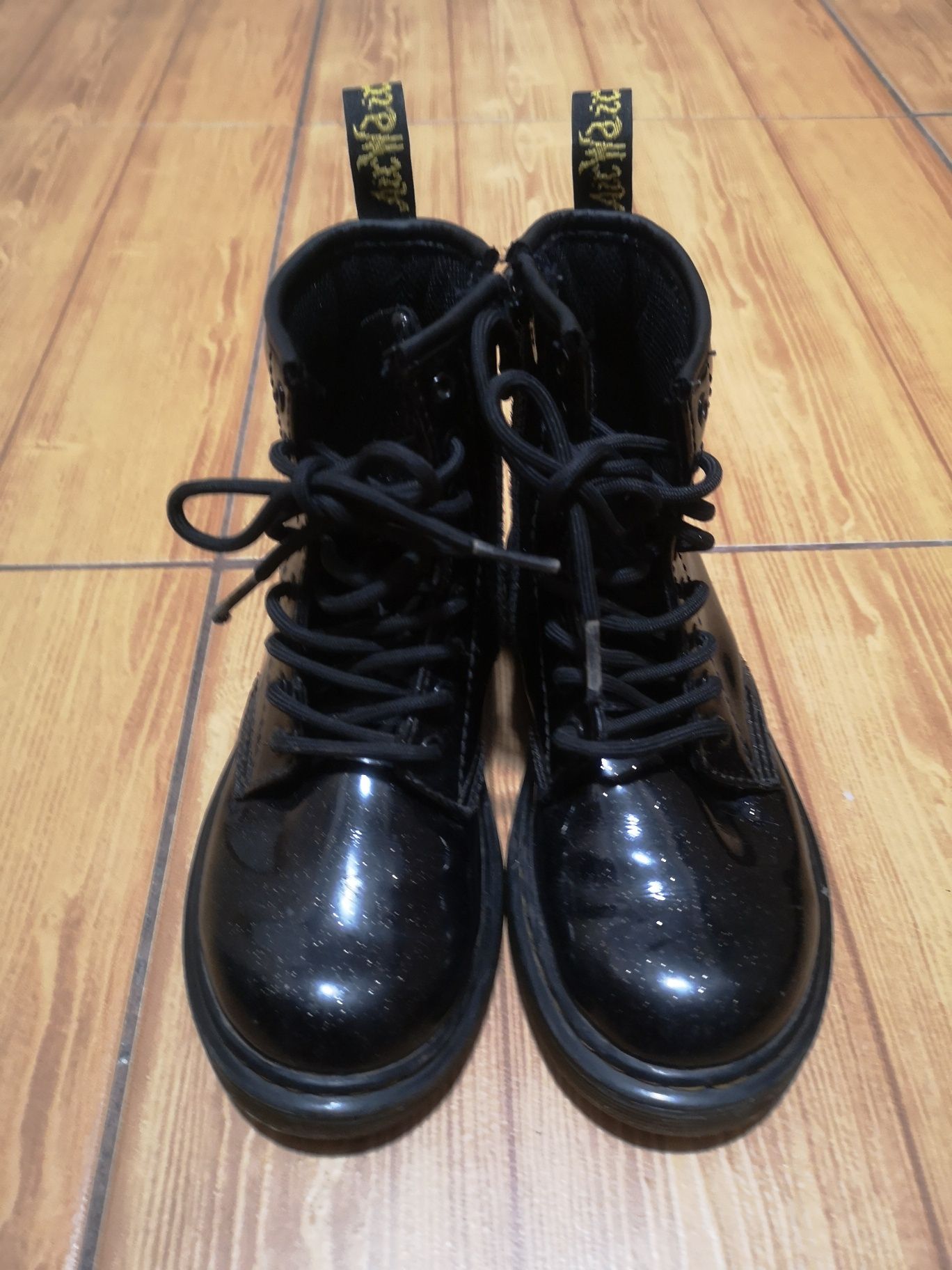 Bocanci Dr. Martens marime 31 talpica 20 cm Targoviste OLX.ro