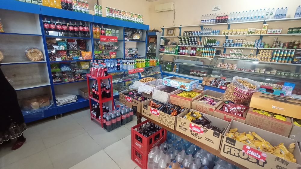 Ишлаб Турган магазин сотилади олдида 45кв лик енгил конструкцияси била