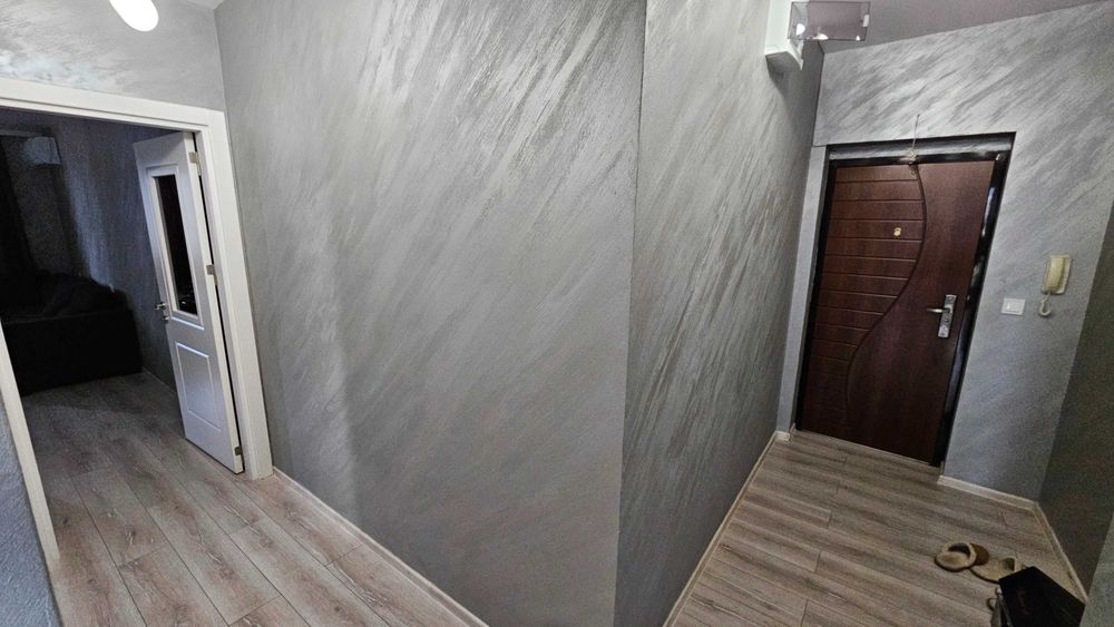 Дава се под наем Тристаен апартамент в Разград, Освобождение - 100 кв.м за 612 € - Снимка #1