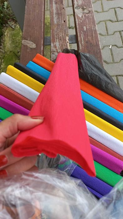 Тишу и креп  хартия ,цена 2.50лв за брой