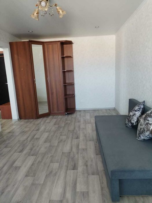 продам 1 ком квартиру в районе 8 школы