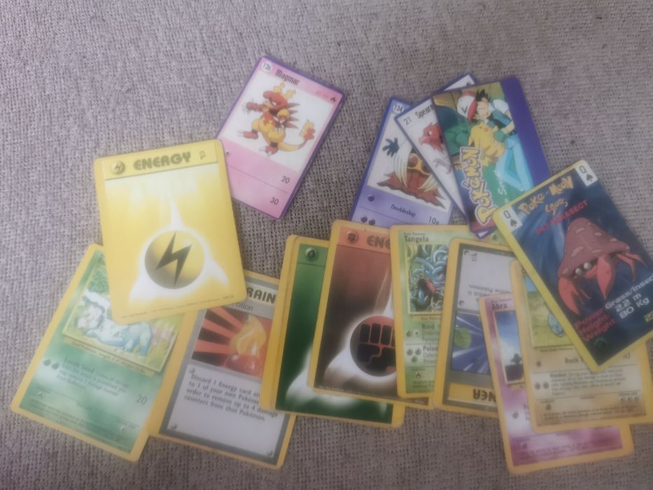 Cărți Pokemon vintage