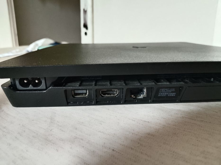 PlayStation 4 Slim 500GB / 2 оригинальных геймпада /