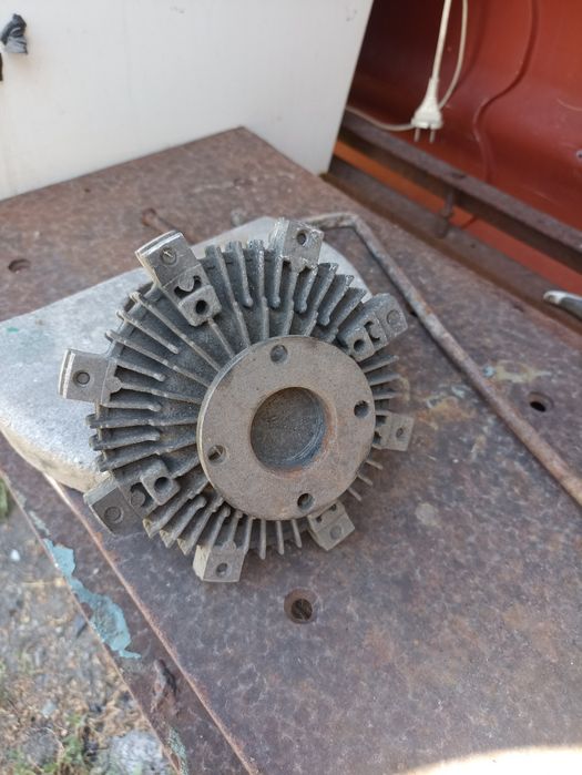 Продам запчасти на мерс