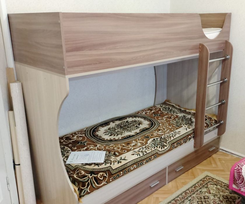 Двухярусная кравать.