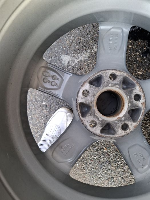 Зимни гуми bridgestone 205 55 16 с лети  джанти