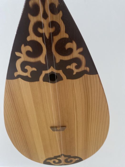 Қайыңнан жасалған домбыра