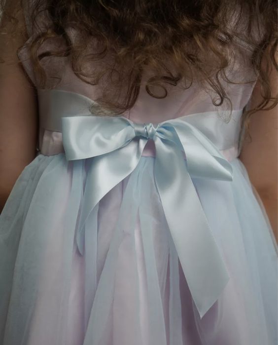 Нарядное платье на девочку