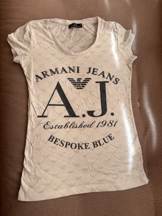 Памучна тениска Armani с блестящи камъчета