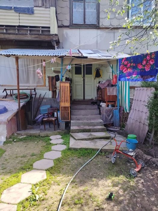 Uy sotiladi 2 xona 1 etaj