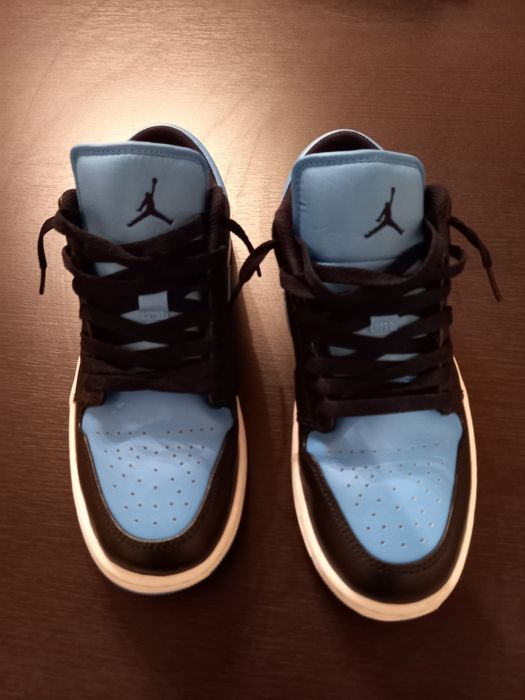 Vând adidași jordan 1 low