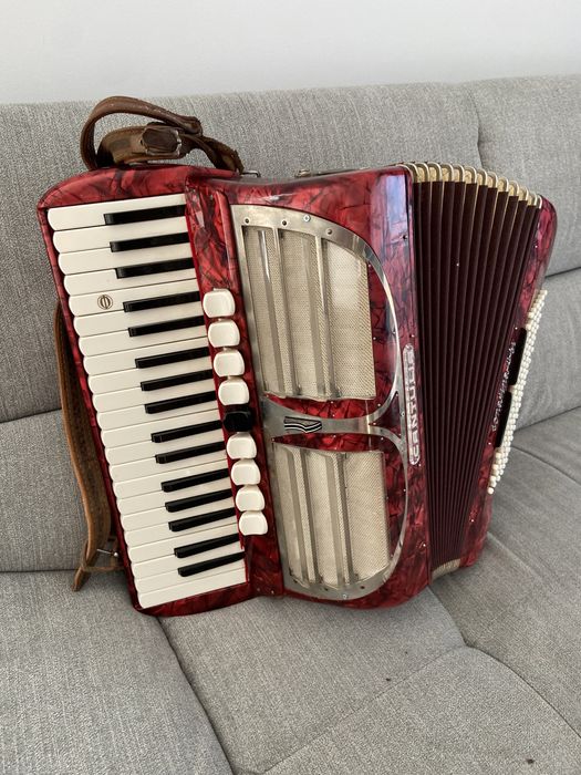 Acordeon Cantulia cu 96 de basi