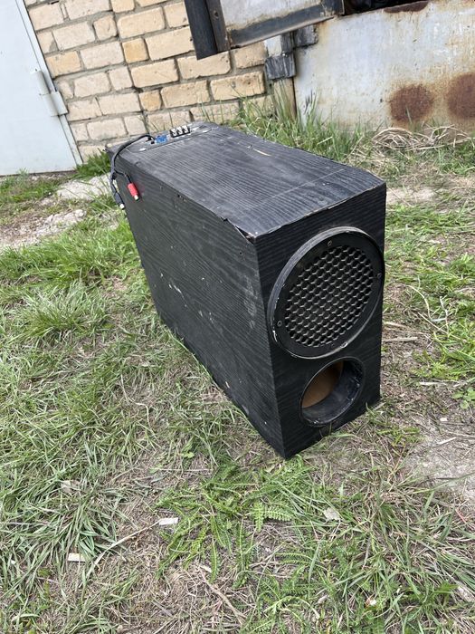 Продам сабуфер в машину.