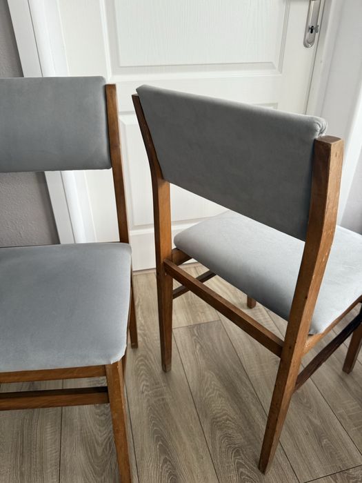 Scaune din lemn finute , material bun