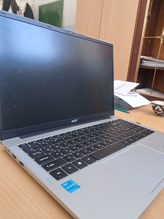 Noutbook acer srochno sotiladi