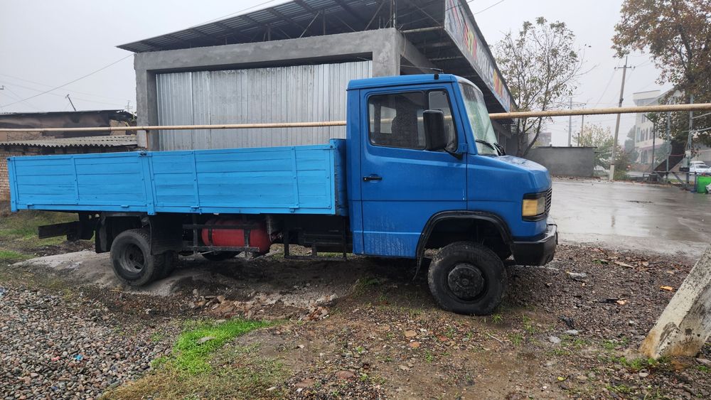 Мерседес бенс (гигант) 709