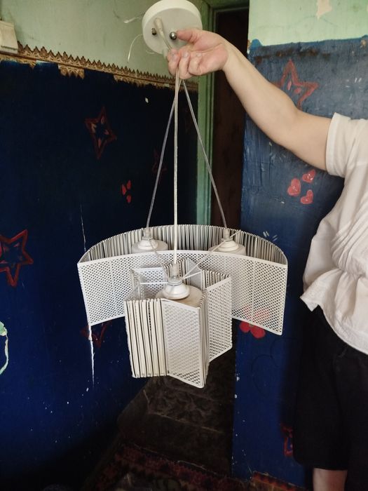 Продаётся люстра