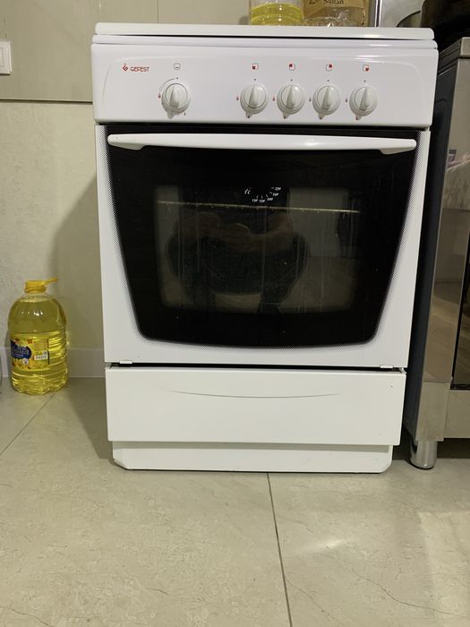 Газовая плита  в отличном состоянии в се комфорки работают