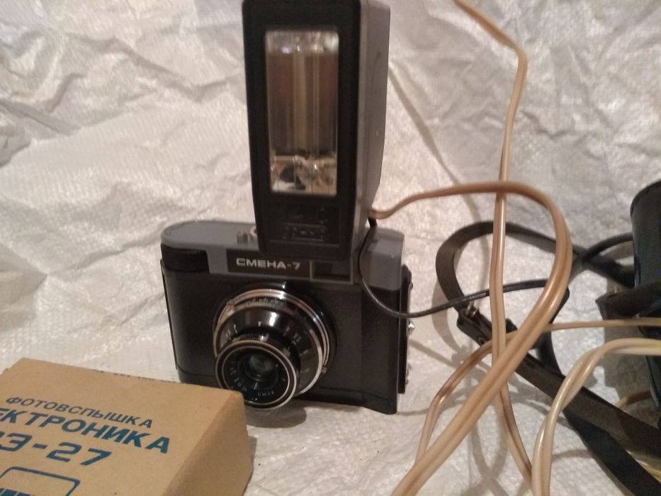 Ретро фотоапарат  ,,Смена " 7  със светкавица .