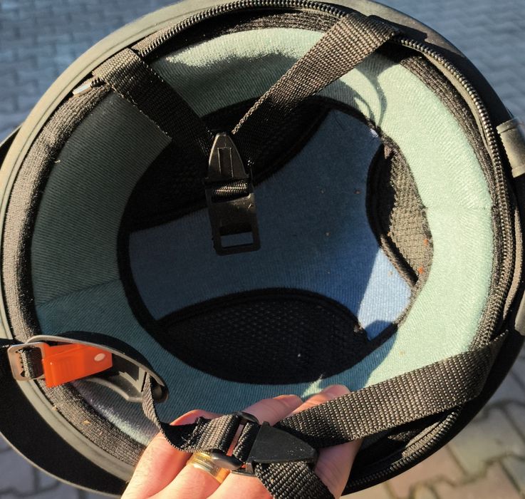 Doua casti ABS ca noi