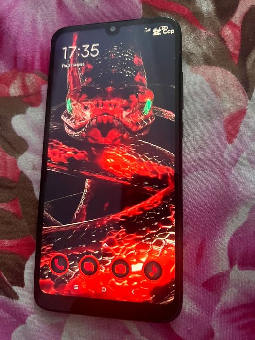 Продам телефон срочно