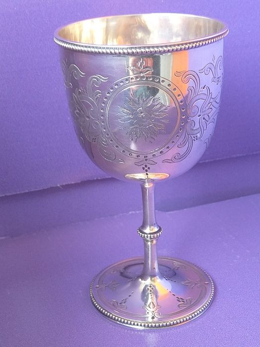 Продавам Английска сребърна чаша Mappin Webb около 1922 г кралска