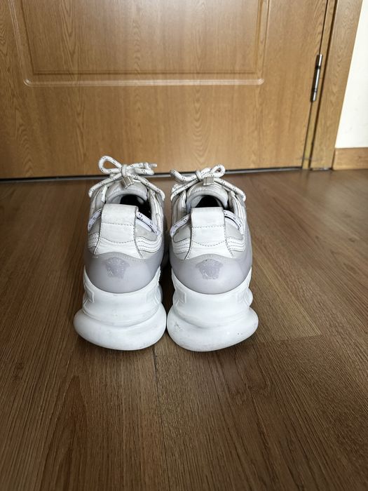Versace chain reaction
