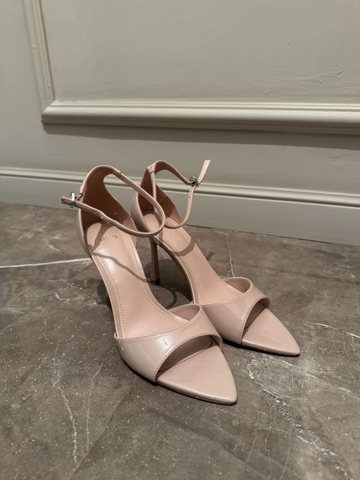 Продам босоножки