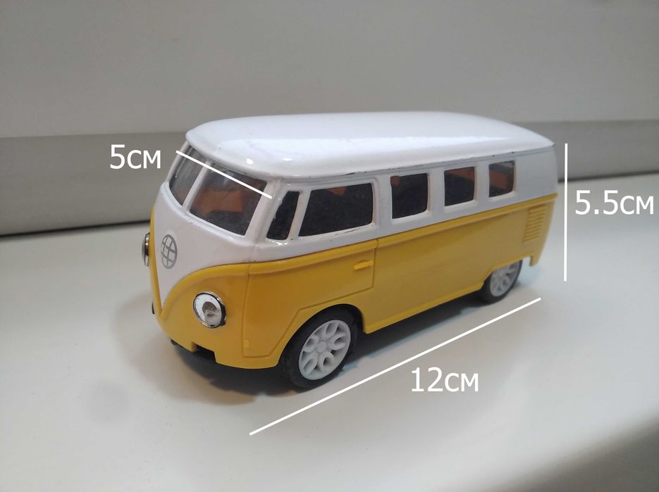 Игрушка, машина фургон.
