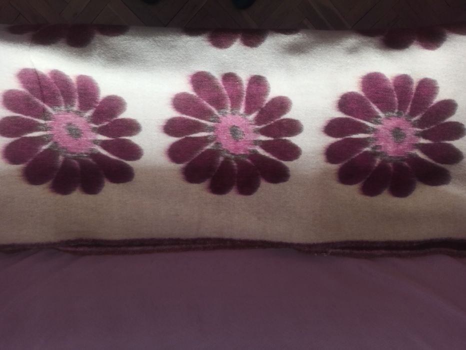 Продавам 2 бр. вълнени одеяла - 150/200