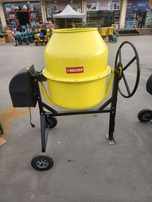 Бетонамещалка сотилади.