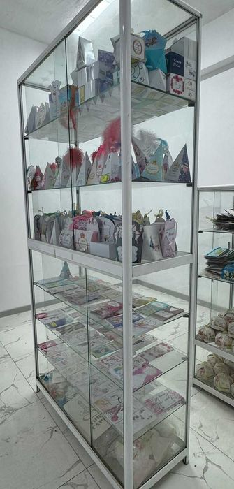 Продам витрина стеклянная