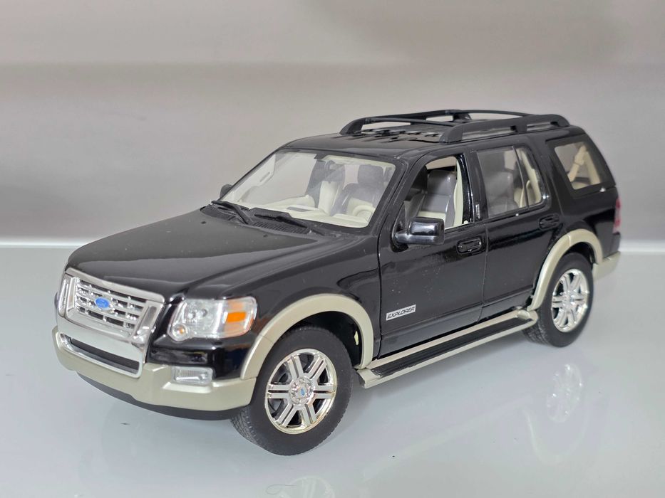 Macheta Auto 1/18 Welly Ford Explorer 2006