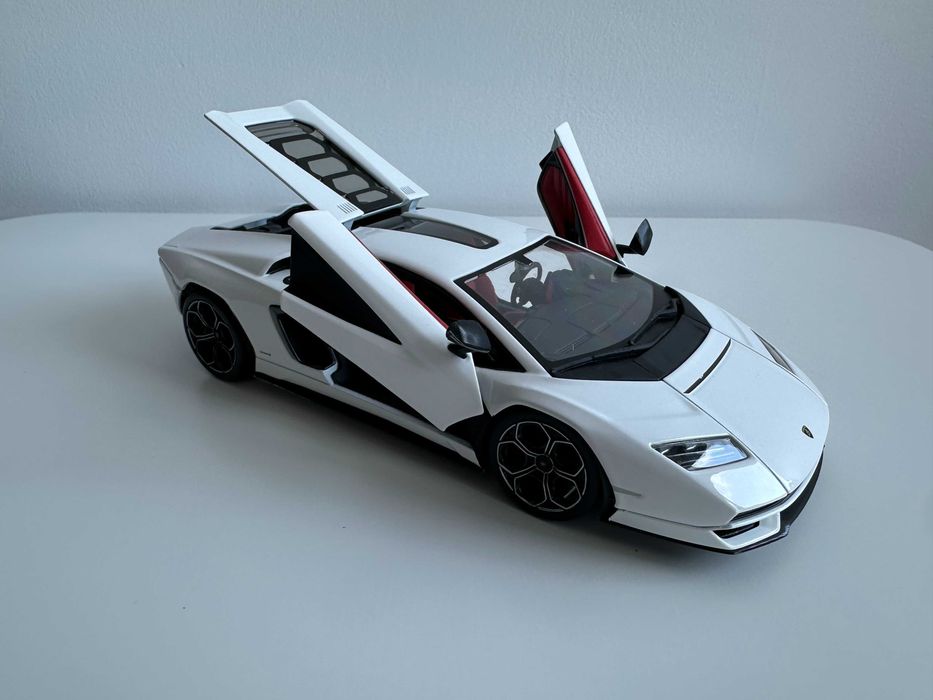 Macheta auto Bburago Lamborghini Countach LPI800-4 1/24