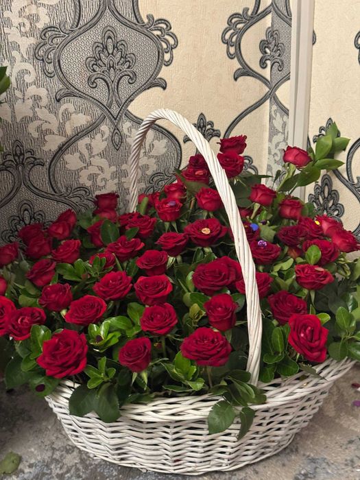 Живые цветы. Свежие. Продам