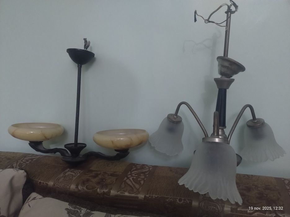 Lustre vechi cu două și trei brațe