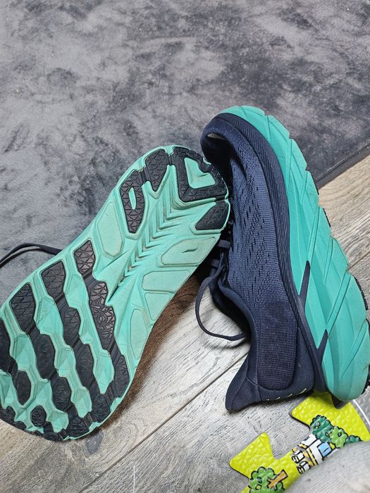 Vând adidași Hoka Clifton 8