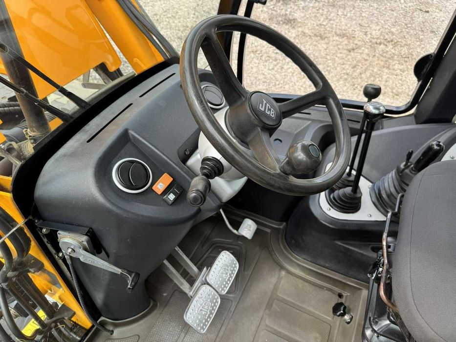 Экскаватор-погрузчик JCB MIDI CX Szybkozłącze